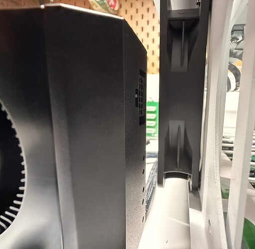 HL15 w/4090 GPU clearance, with single fan removed from bracket.